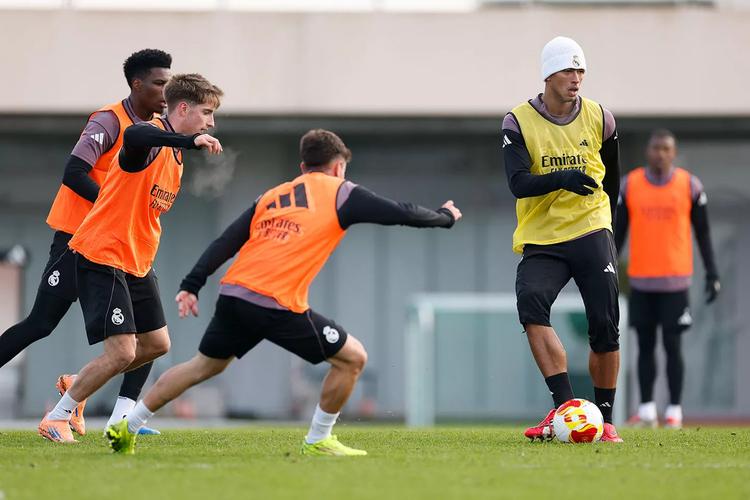 阿韦洛亚：补时本可能更长，他们每次发球门球都要将近1分钟