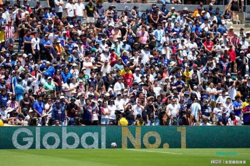 阿斯：上千名球迷现场观看马竞训练，西蒙尼示意球迷们安静别吵