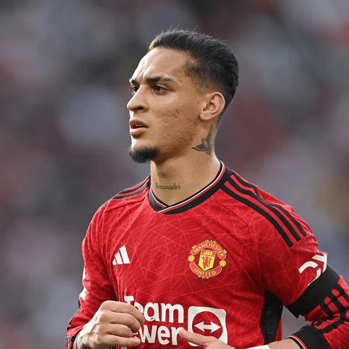 安东尼联手贝蒂斯“杀价”！要求租借去西甲，曼联不接受就砸手里