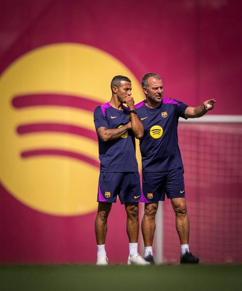 巴媒：巴萨和阿贾克斯有意17岁巴西边锋瑞安罗伯托