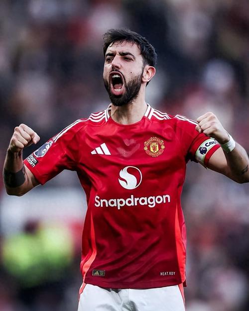 8500万打水漂曼联新援2分钟离谱2失单刀！队友气炸，近3个月0球