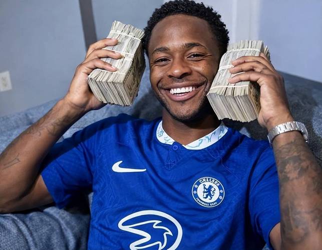 英超冬窗游出一条大鱼，前曼城巨星，0转会费，5家欧洲豪强疯抢