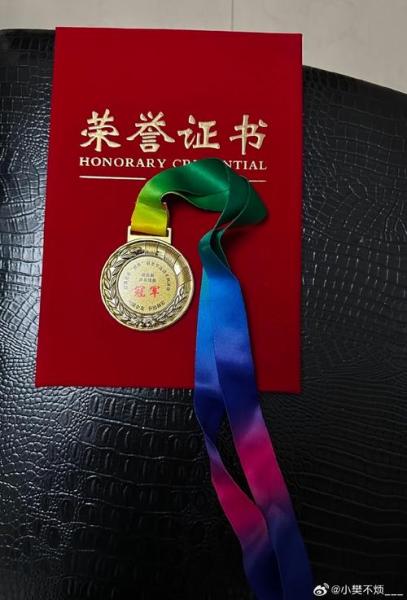 英超点球戴帽！小克鲁伊维特获吉尼斯世界纪录证书