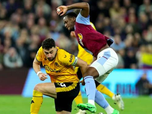 英超冬窗最新动态：热刺盯上皇马边锋，曼联密切关注米堡新星